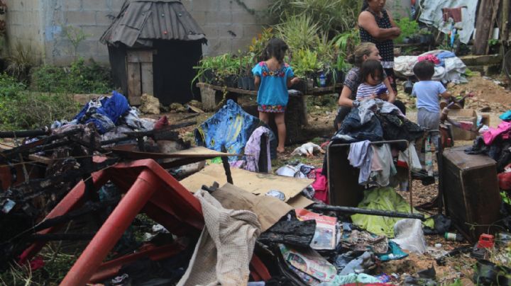 Familia de Puerto Morelos pierde su casa en incendio; no recibe apoyo del Ayuntamiento
