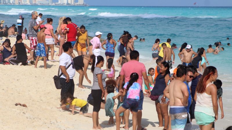 Van 17 casos de ómicron detectados en turistas que visitaron Cancún