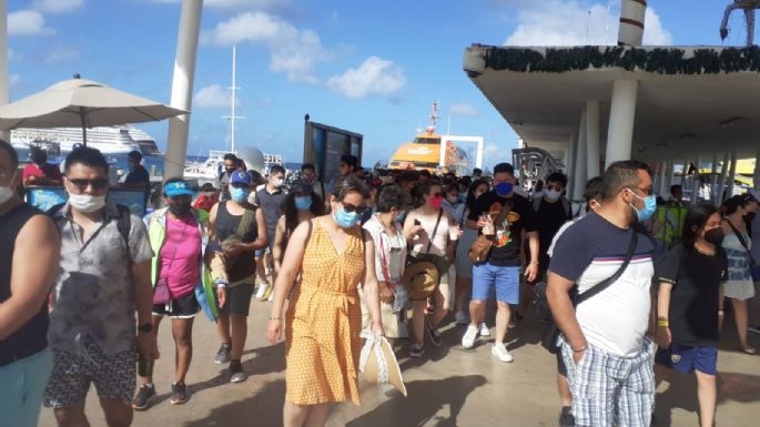 Cerca de 800 visitantes arribaron a Cozumel; benefician a prestadores de servicios