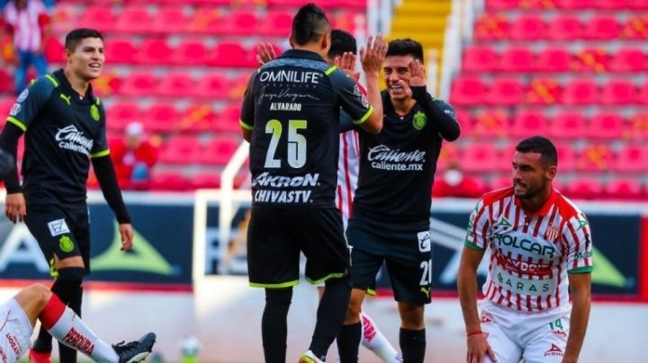 Roberto Alvarado debuta con Chivas y anota su primer gol: VIDEO
