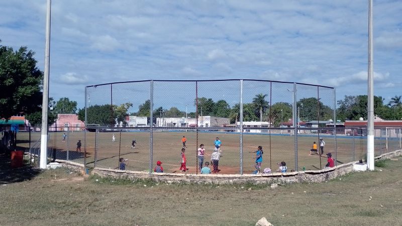 Clases de béisbol infantil regresan al municipio de Seyé, Yucatán