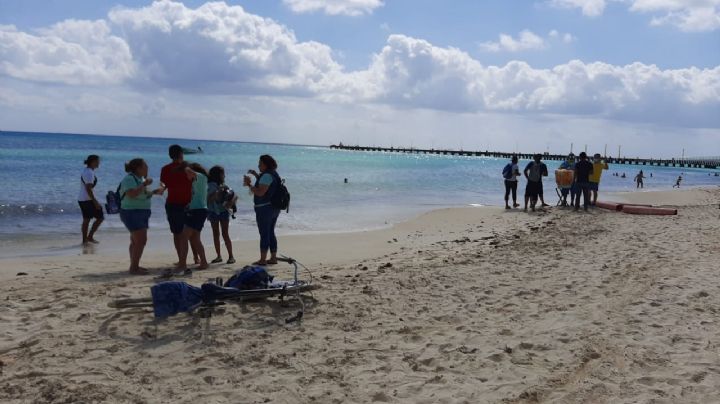 Bañistas ignoran medidas sanitarias contra COVID-19 en Playa del Carmen