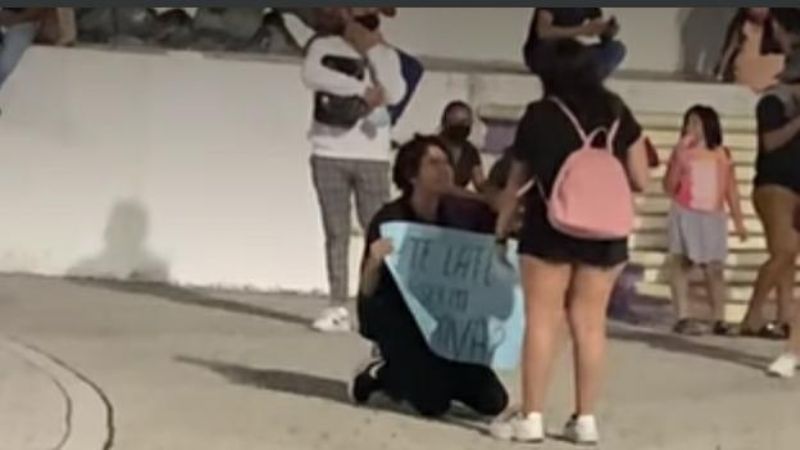 Joven se hace viral en Cancún: Rechazan su propuesta en San Valentín