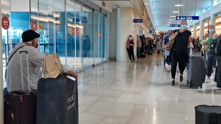 Abuelito casi pierde vuelo por negligencia en el aeropuerto de Cancún