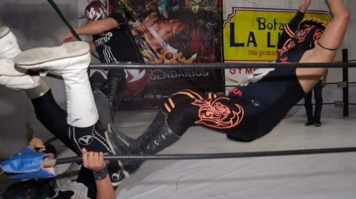 Pequeño Invencible Jr. y El Elemental se imponen y ganan lucha en Mérida