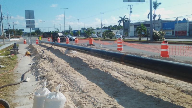 Cierran tramo del Boulevard Playa del Carmen por instalación de gasoducto