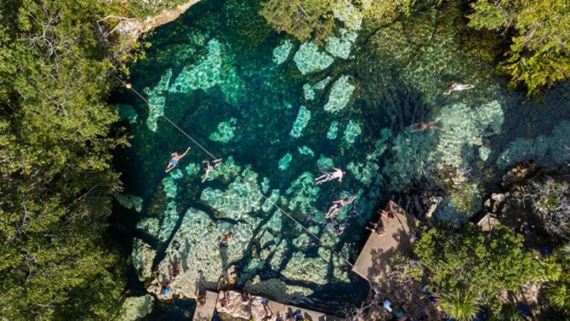 Playa del Carmen hogar del cristalino Cenote Azul