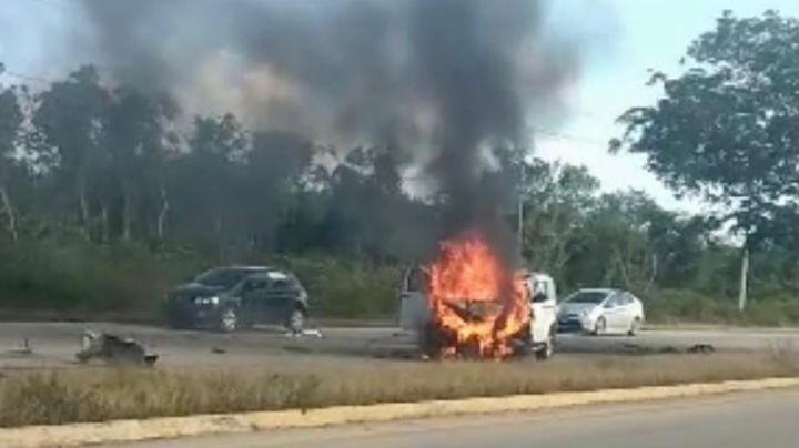 Se incendia camioneta en la ruta Playa del Carmen-Tulum
