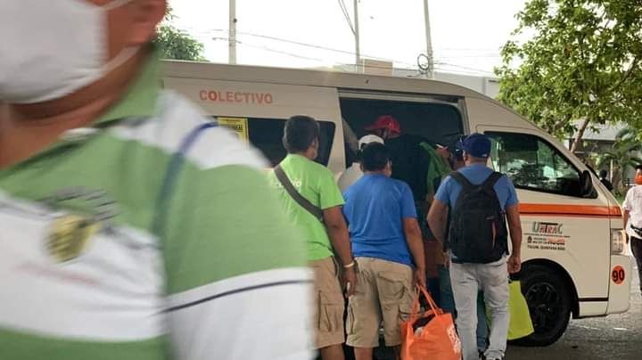 Conductores de transporte público exceden el aforo permitido en Playa del Carmen