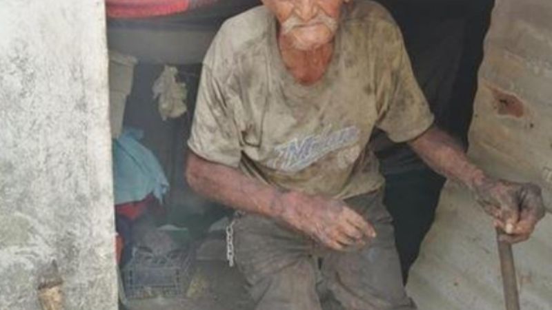 Piden ayuda para abuelito de 94 años que trabaja cortando caña en Veracruz