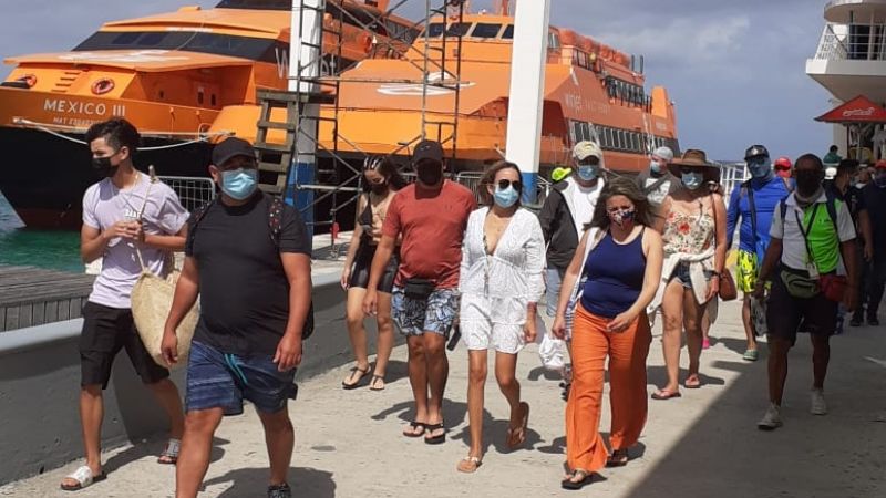 400 turistas arriban a la Terminal Marítima de Cozumel este miércoles