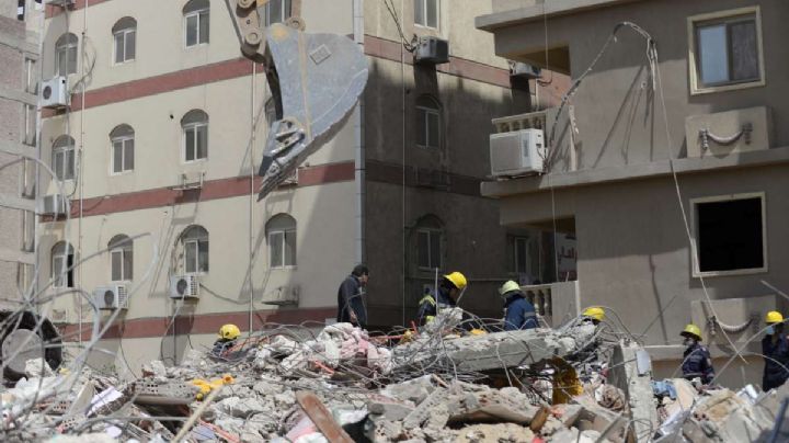 Derrumbe de un edificio deja al menos 25 muertos en Egipto
