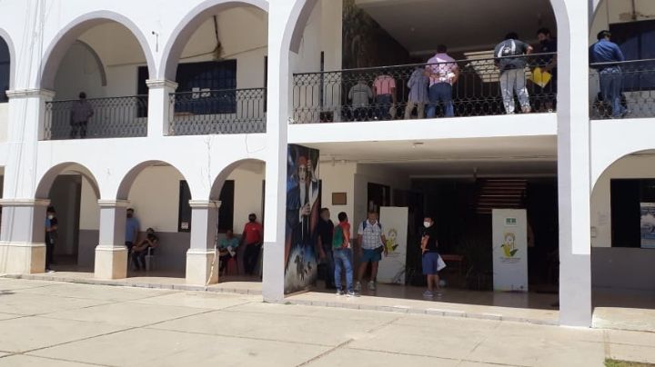 Habitantes de José María Morelos madrugan para pagar licencias de manejo