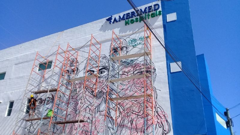 Rinden homenaje a personal de salud en mural de Playa del Carmen