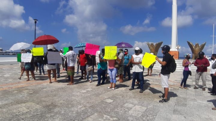 Manifestantes en Cozumel exigen entrega de viviendas que continúan pagando