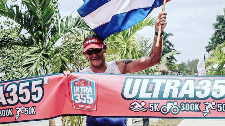 ‘El Cubano’ se coronó campeón del Ultratriatlón 355 en Cozumel
