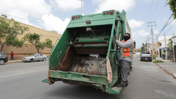 Pese a negativa del Ayuntamiento, empresa de basura retoma labores en Cancún
