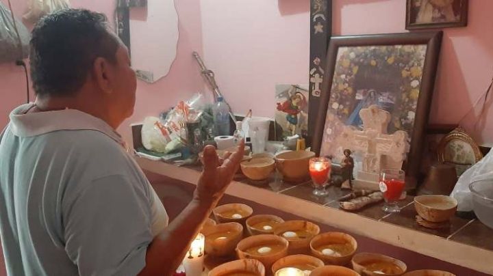 Pobladores de Lázaro Cárdenas se protegen del COVID-19 con herbolaria: Curandero maya