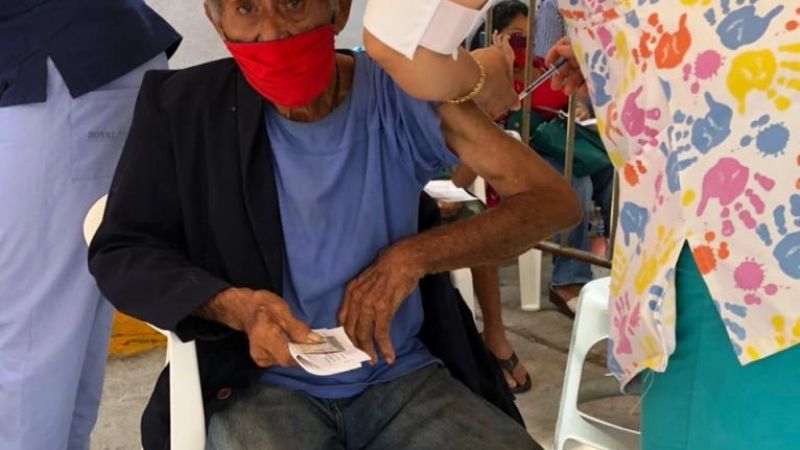 Adultos mayores no acuden por su segunda dosis de la vacuna contra COVID-19 en Cozumel