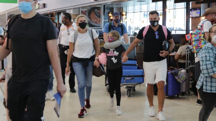 Cristian 'Chaco' Giménez recibe emotiva despedida en el aeropuerto de Cancún