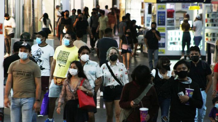 Cancunenses causan aglomeraciones en plazas comerciales pese al riesgo de contagio por COVID-19