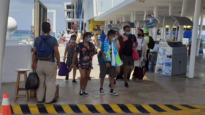 Fuerte oleaje afecta actividades náuticas y cruces de Playa del Carmen-Cozumel