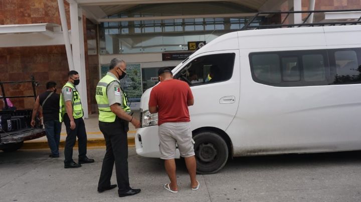 Guardia Nacional cobra derecho de piso a combi en el aeropuerto de Campeche