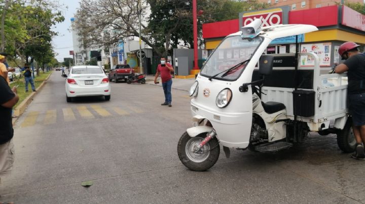 Conductora termina lesionada tras choque con un mototaxi en Ciudad del Carmen