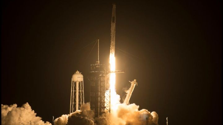 SpaceX lanza 54 satélites de nueva generación de la red Starlink al espacio