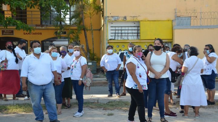 Artesanos en Ciudad del Carmen no aceptan nuevo local y les cancelan la obra
