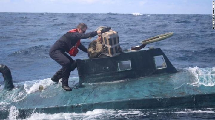 EU detiene un submarino que transportaba unos 2,500 kilogramos de cocaína en el Caribe