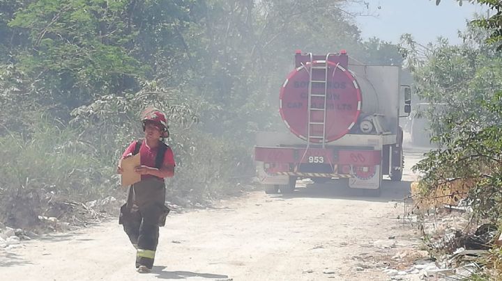 Incendian combi de transporte público en la Región 253 de Cancún: EN VIVO