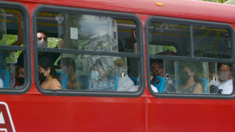 Sector turístico expone a trabajadores a contagios por COVID-19 en Cancún