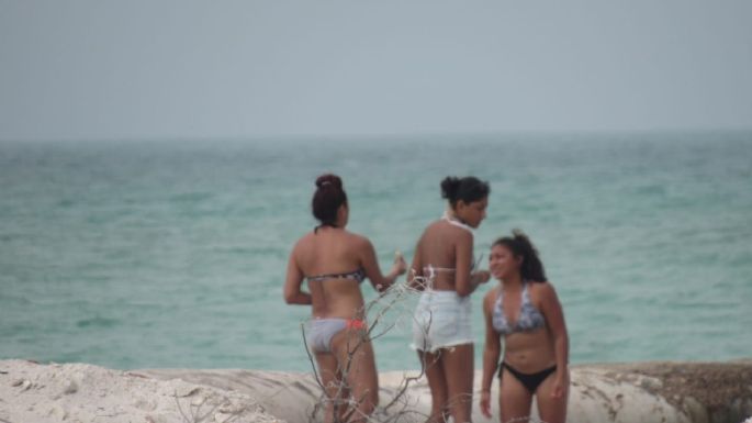 Semana Santa 2021: Familias abarrotan las playas del litoral oriente en Yucatán
