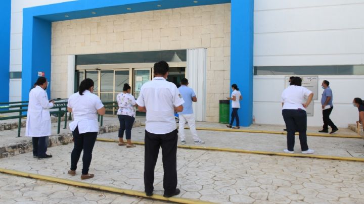 Aplican segunda vacuna contra COVID-19 a personal de Salud en Cancún