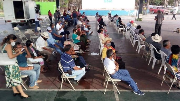 Tras quejas, instalan módulo de vacunación abuelitos en la comunidad Javier Rojo Gómez
