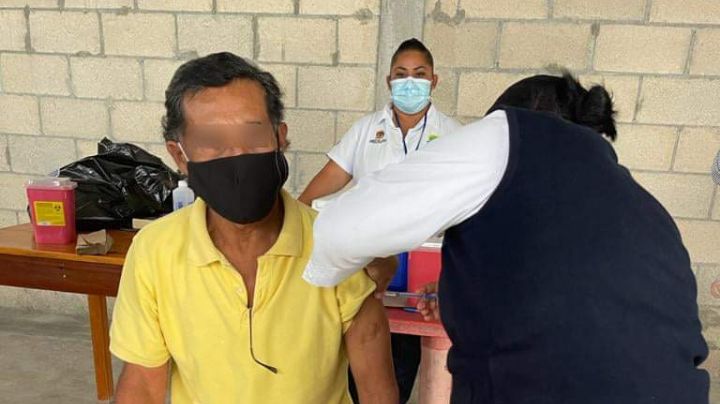 Abuelitos y personal médico del Cereso de Chetumal reciben vacuna contra el COVID-19