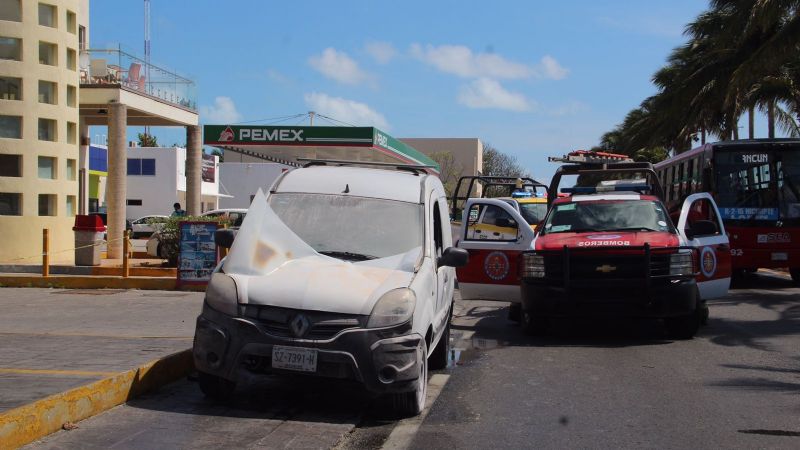 Automóvil se incendia en una gasolinera en la Zona Hotelera de Cancún