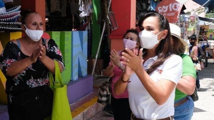 Laura Fernández, alcaldesa de Puerto Morelos, busca votos bailando 'zumba'