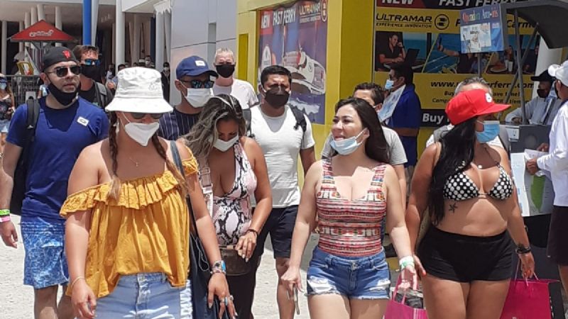 Llegan más de 1,500 turistas a Cozumel para disfrutar de sus playas