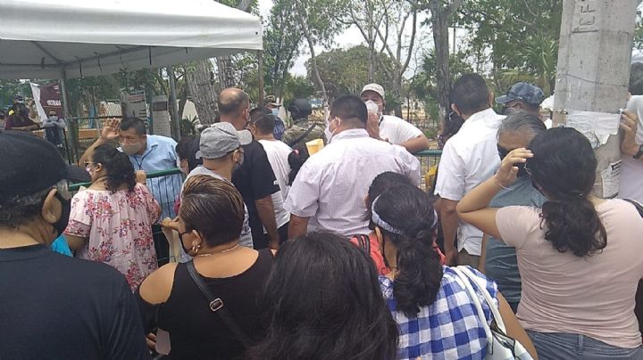 Habitantes reclaman falta de vacunas anticovid en la Región 96 de Cancún: EN VIVO
