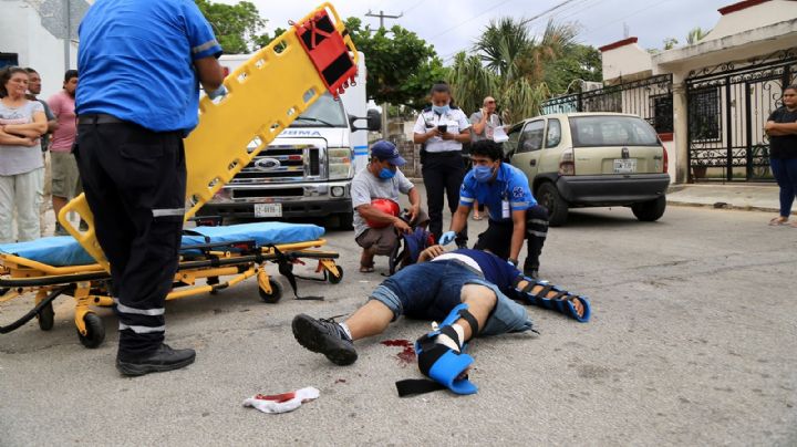 Automóvil derriba a motociclista y deja daños materiales de 30 mil pesos en Tulum