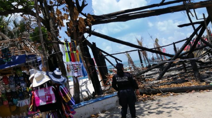Inicia reconstrucción de restaurantes incendiados en el malecón de Isla Mujeres