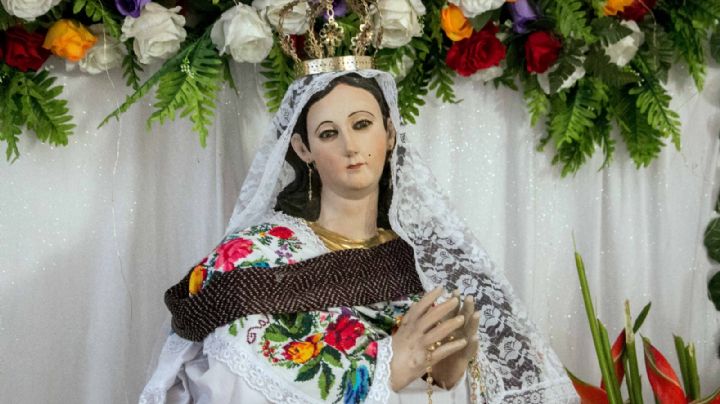 Feligreses celebran la coronación de la Virgen de la Asunción en Maní, Yucatán