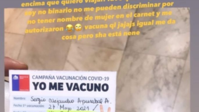 Hombre causa indignación al declararse 'no binario' para vacunarse contra COVID-19