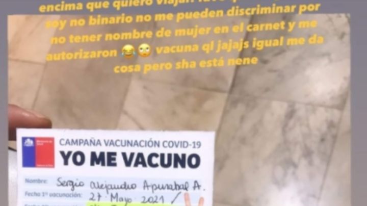 Hombre causa indignación al declararse 'no binario' para vacunarse contra COVID-19