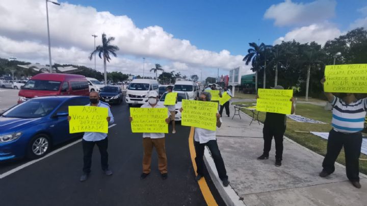 Transportistas exigen acabar con abusos en el aeropuerto de Cancún