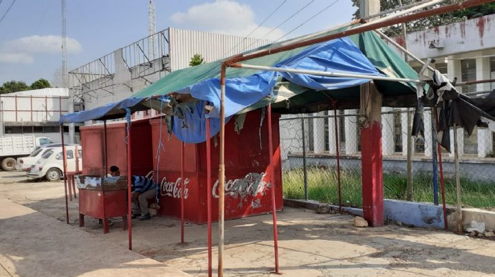 Habitantes piden retirar puestos abandonados del mercado de José María Morelos