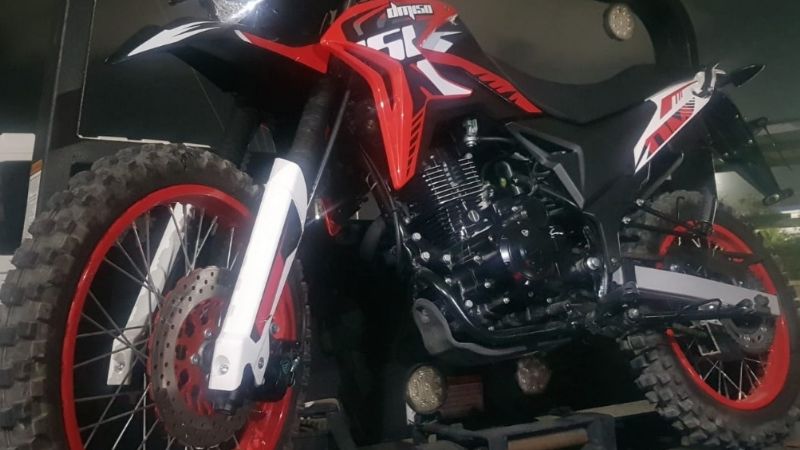 Abandonan moto robada en la SM 215 de Cancún