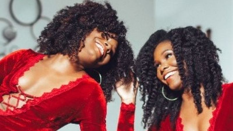 Sharonna y Karonna, las gemelas que son virales por sus 'movimientos de espejo': VIDEO